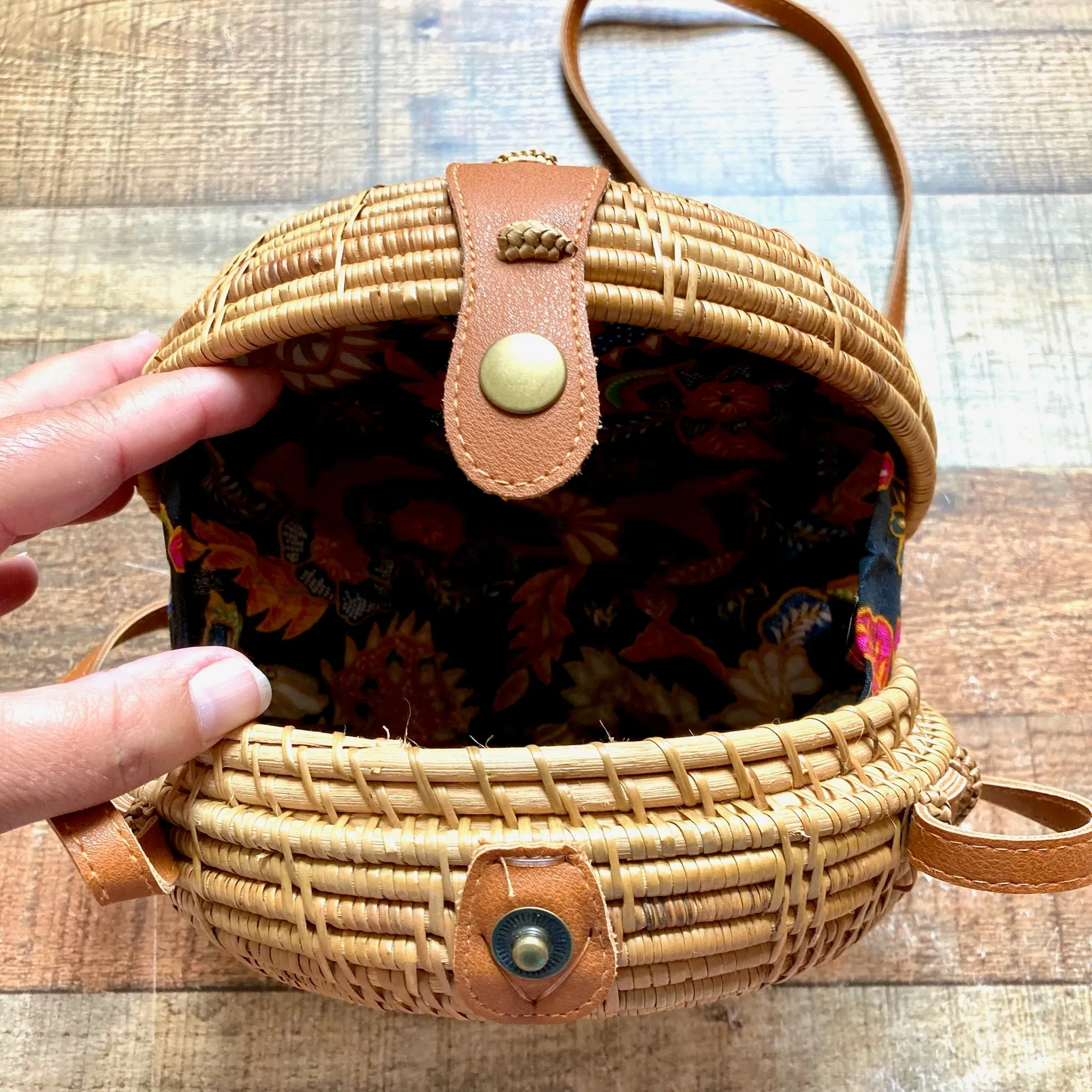 No Brand Round Rattan Shoulder Bag (LIKE NEW)