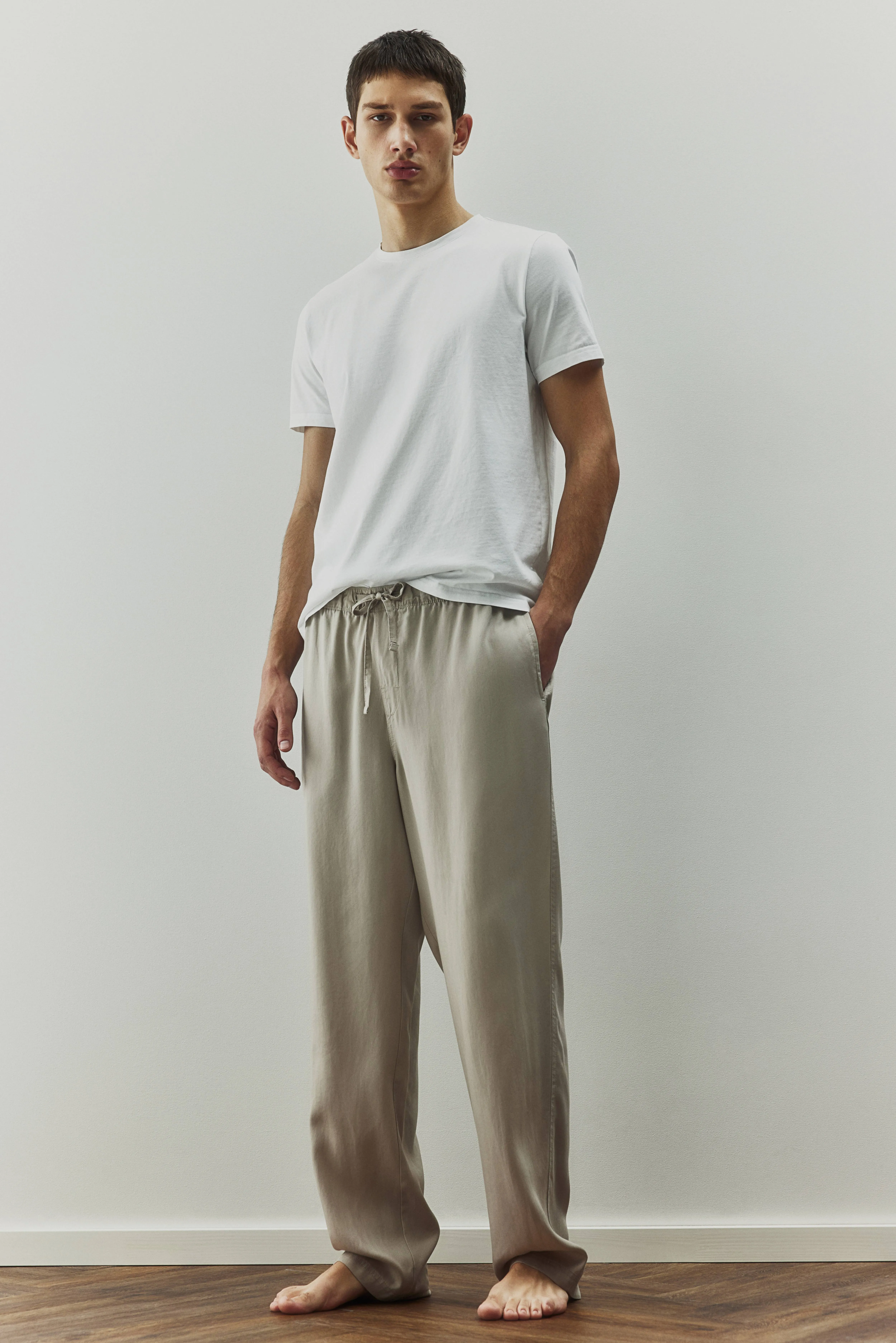 Regular Fit Lyocell joggers - Regular waist - Long - Beige - Men | H&M GB